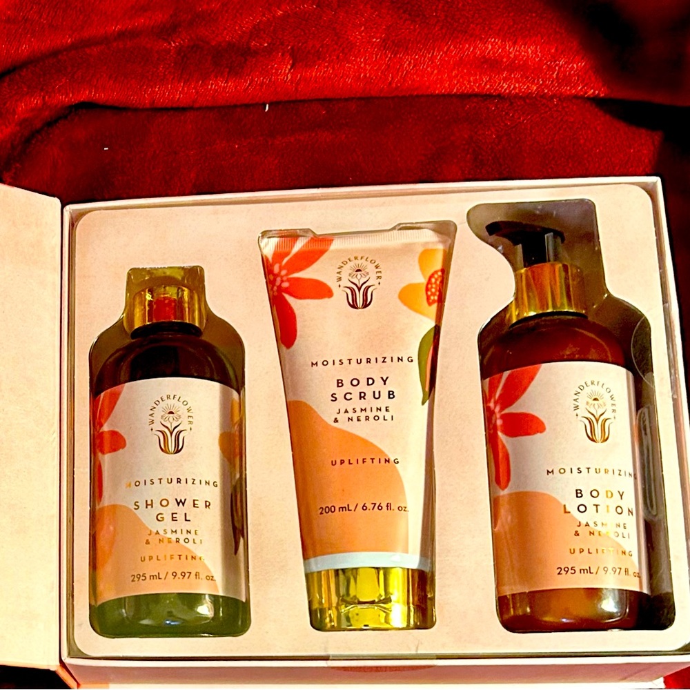 Wandeflower Moisturizing Deluxe Body Care set